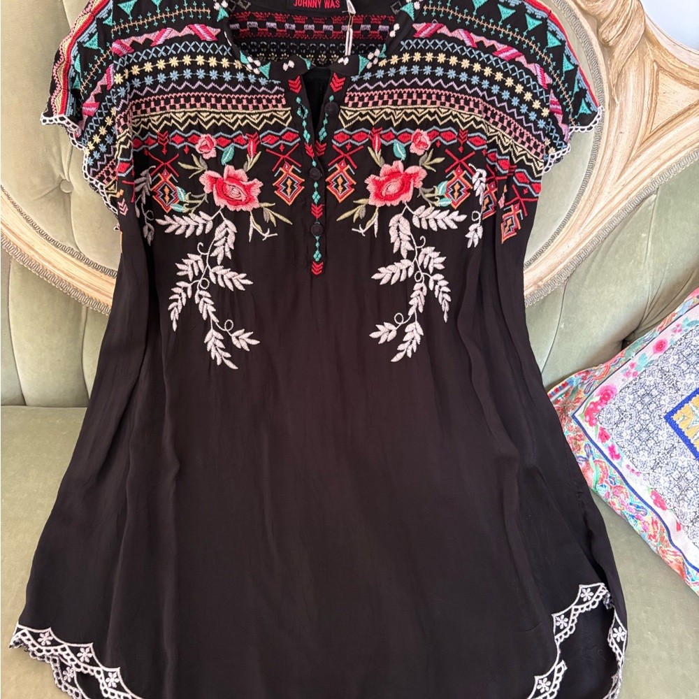 ✨✨SOLD✨✨Johnny Was Black Embroidered Short Sleeve Blouse